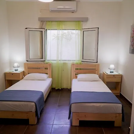 το μεγάλο αμπέλι Daire Megalochori (Santorini)